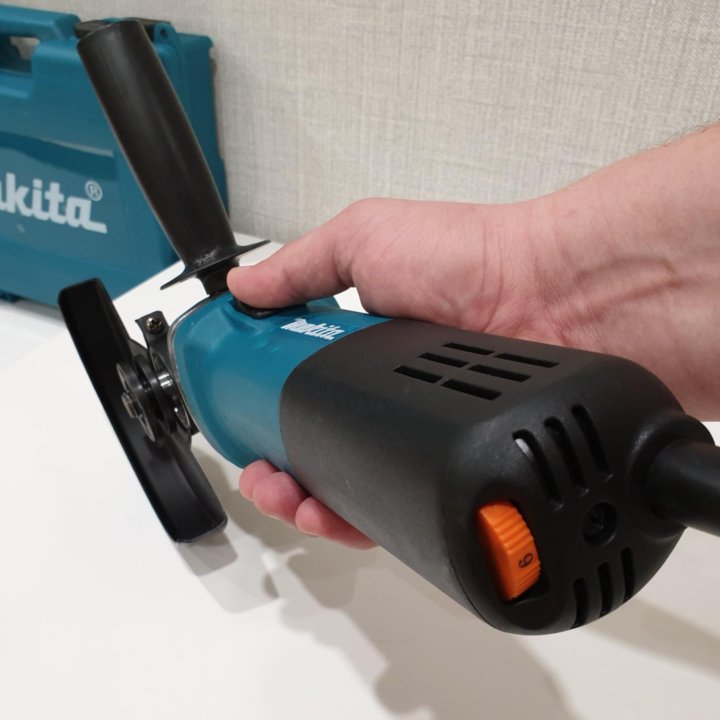 Ушм болгарка Makita 9558NH в коробке с регулятором