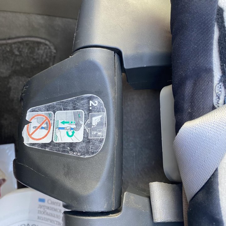 Britax Romer SafeFix Plus зебра