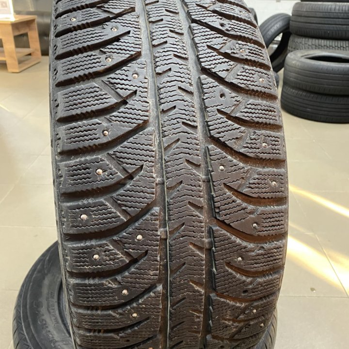 275/40 R20 Bridgestone Ice Cruiser 7000