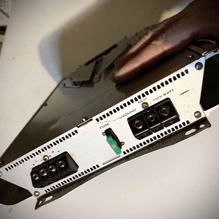 Усилитель LANZAR 1200Вт.