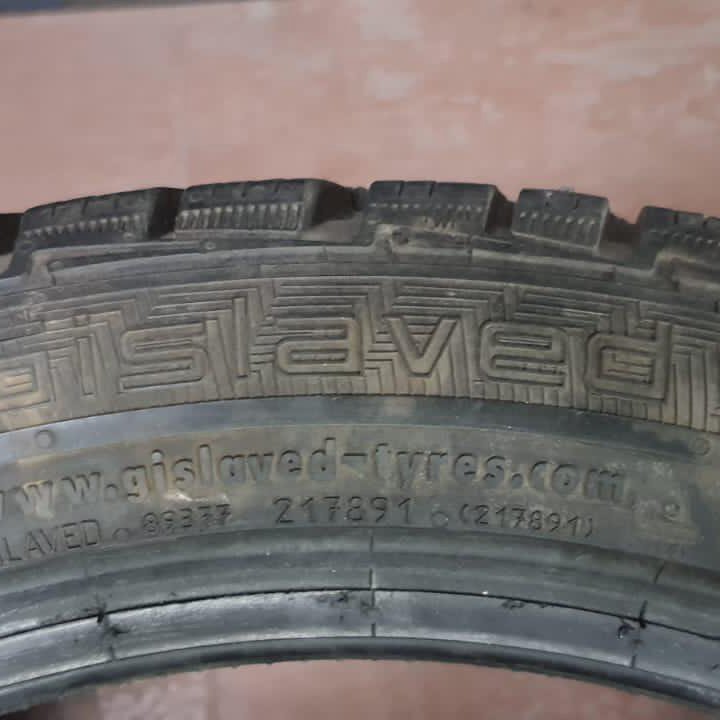 245/40 R18 шины зимние Гисловед 2шт