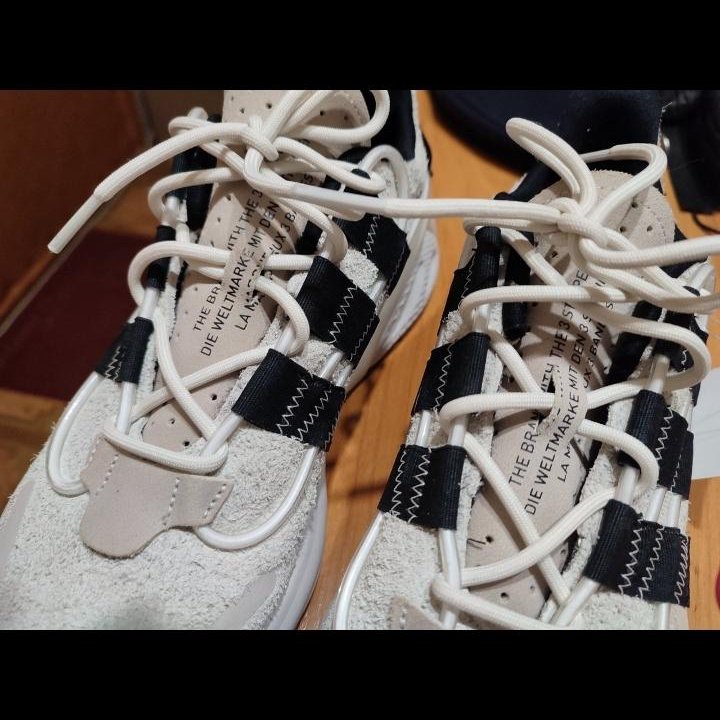 Кроссовки фирменные adidas