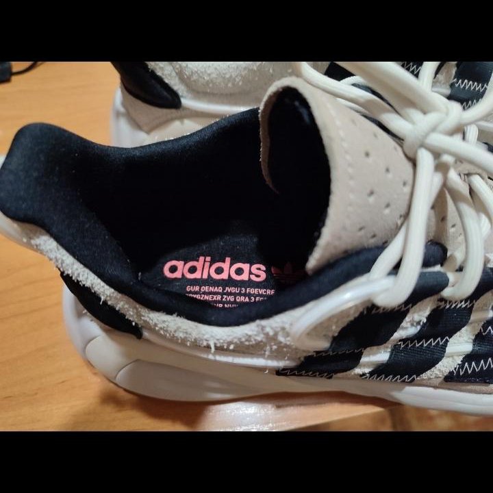 Кроссовки фирменные adidas