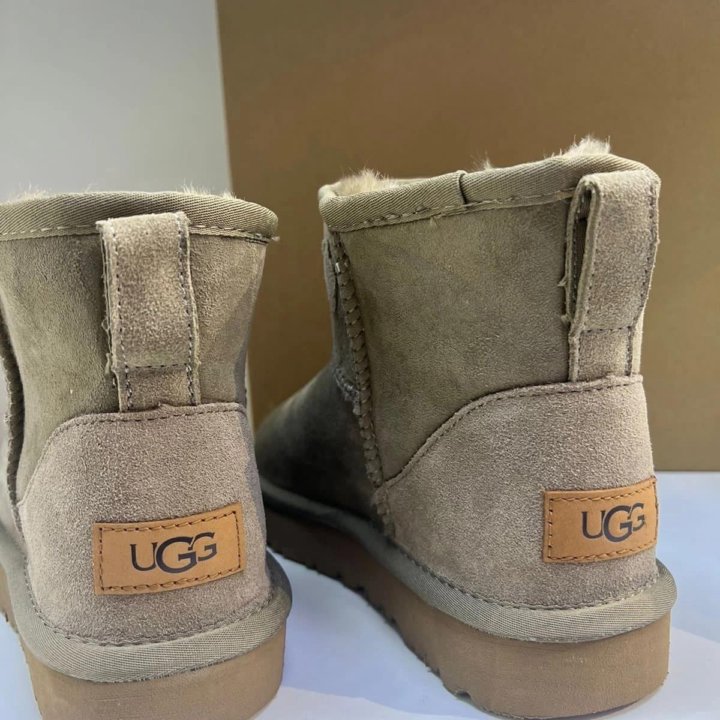 Угги Chrome Hearts????