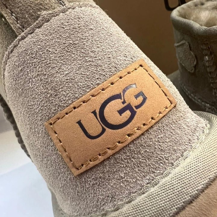 Угги Chrome Hearts????