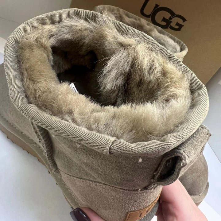 Угги Chrome Hearts????