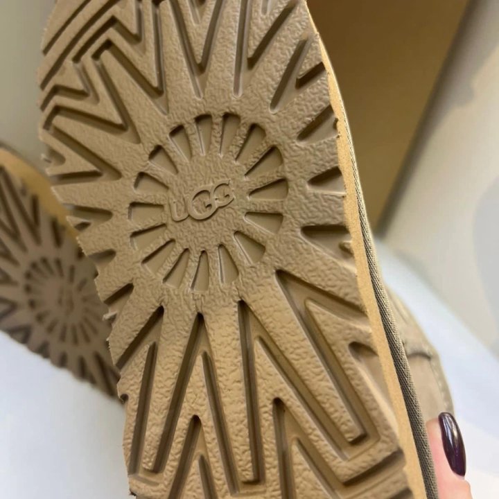 Угги Chrome Hearts????