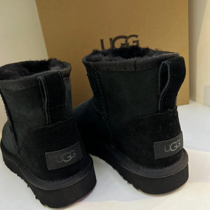 Угги Chrome Hearts????