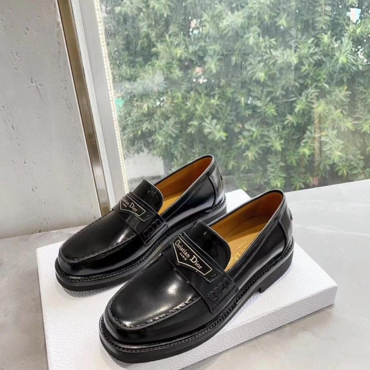 Лоферы Dior????