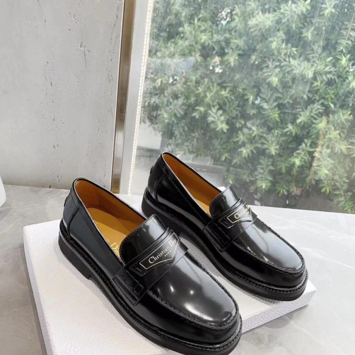 Лоферы Dior????