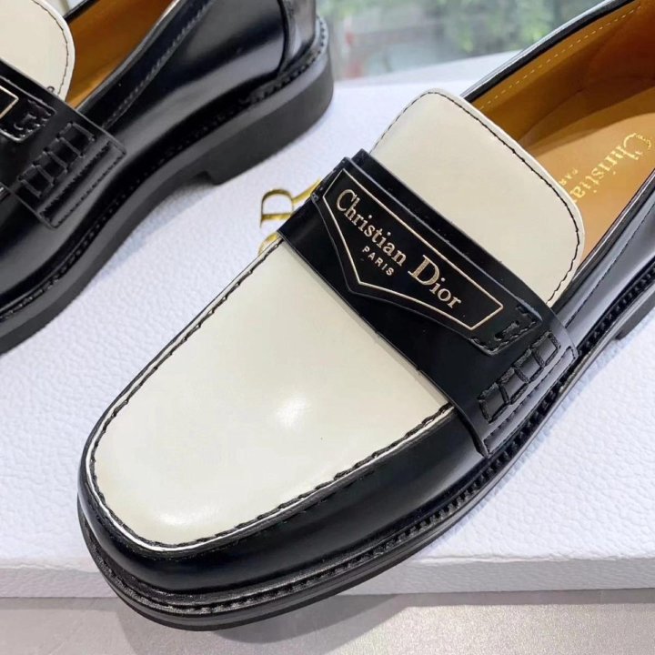 Лоферы Dior????