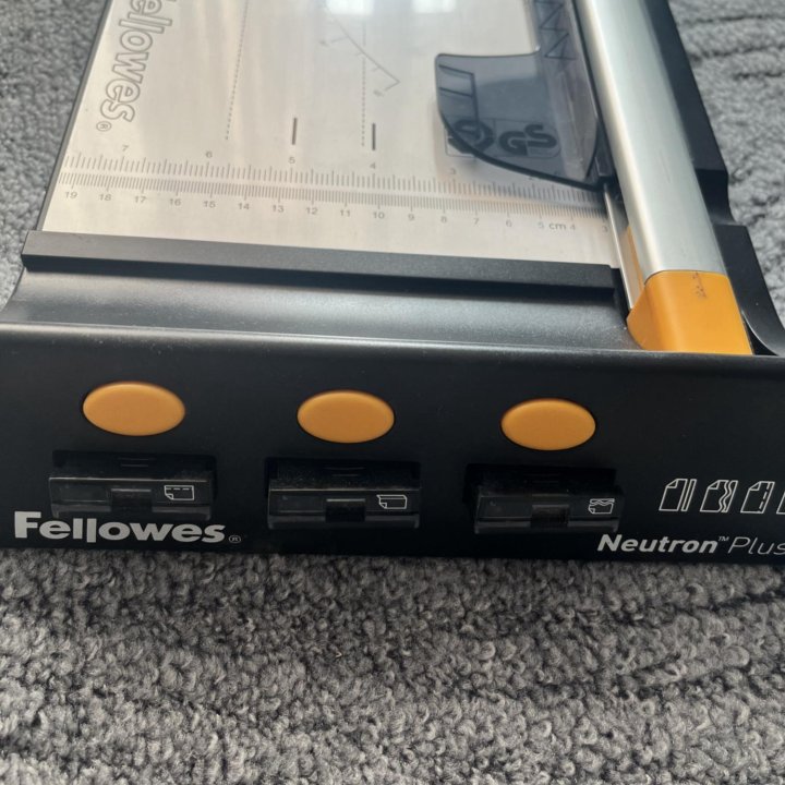 Резак для бумаги роликовый Fellowes A4