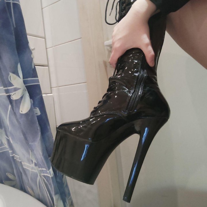 Стрипы, ботильоны , каблуки