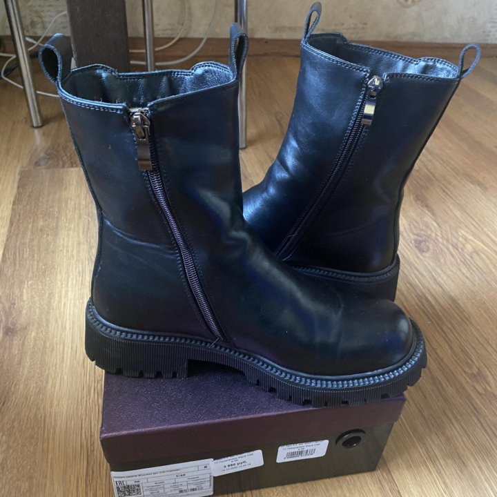 Женские ботинки