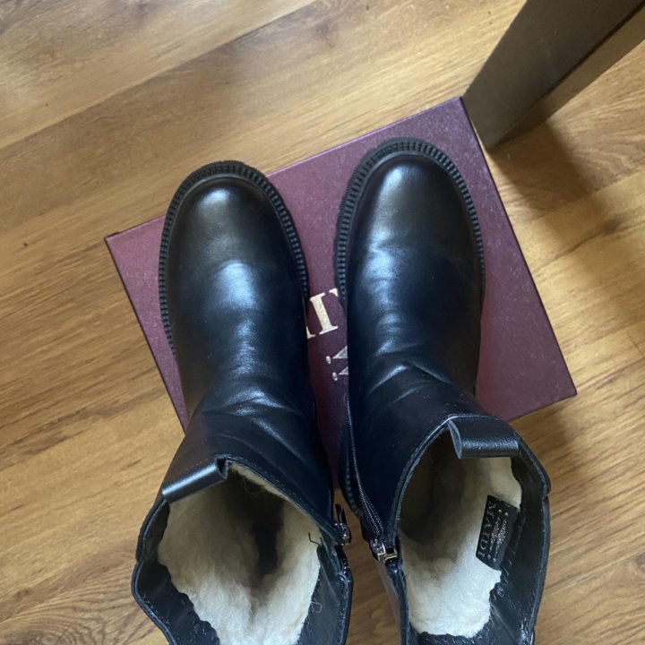 Женские ботинки