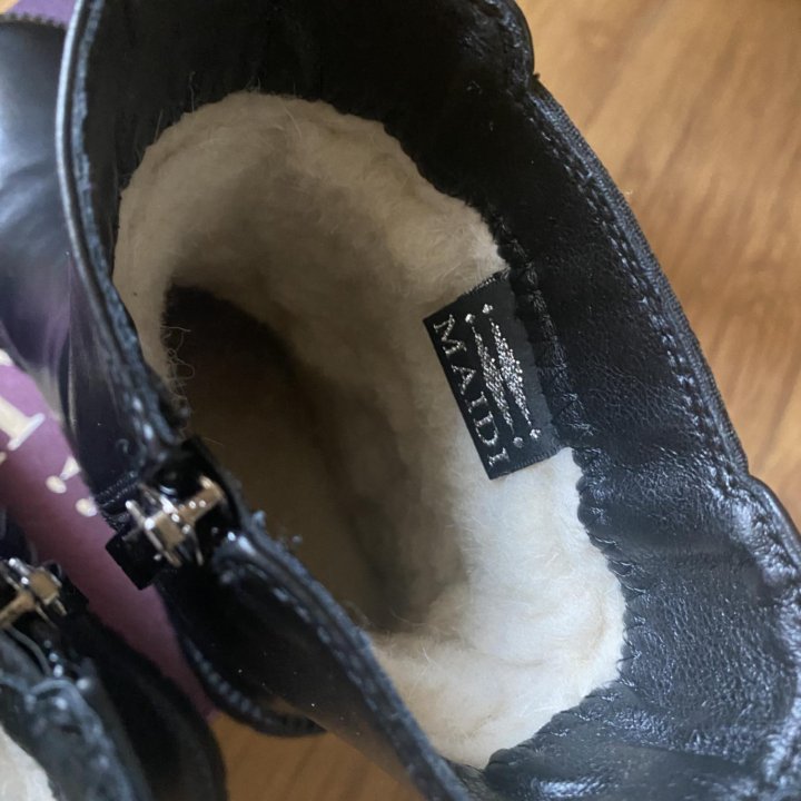 Женские ботинки