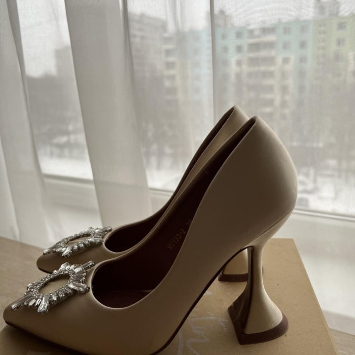 Туфли на каблуке