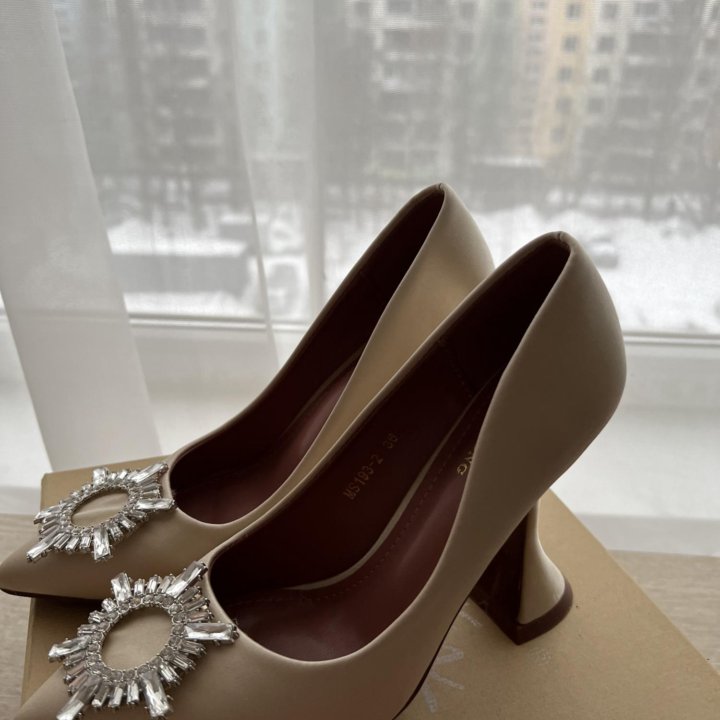 Туфли на каблуке