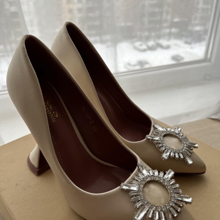 Туфли на каблуке