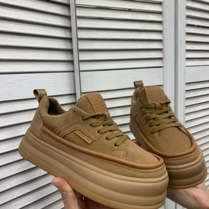 Кроссовки весна