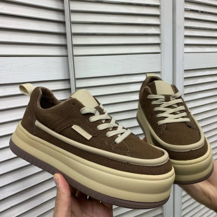 Кроссовки весна