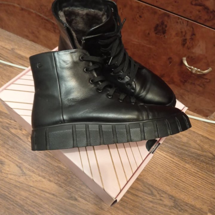 Полу ботинки !