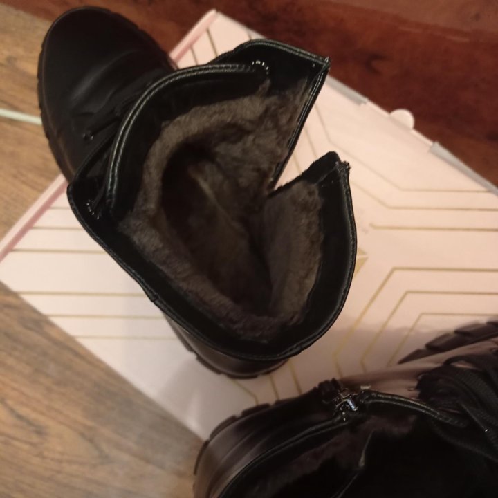 Полу ботинки !