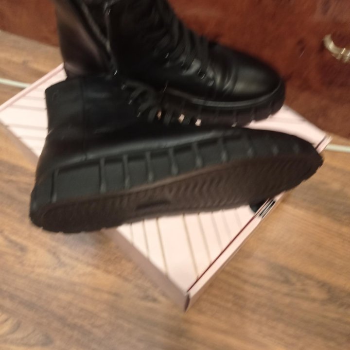 Полу ботинки !