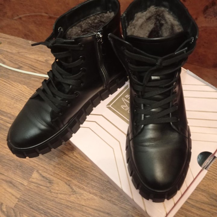 Полу ботинки !