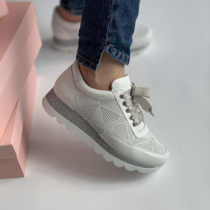 Кроссовки кожаные