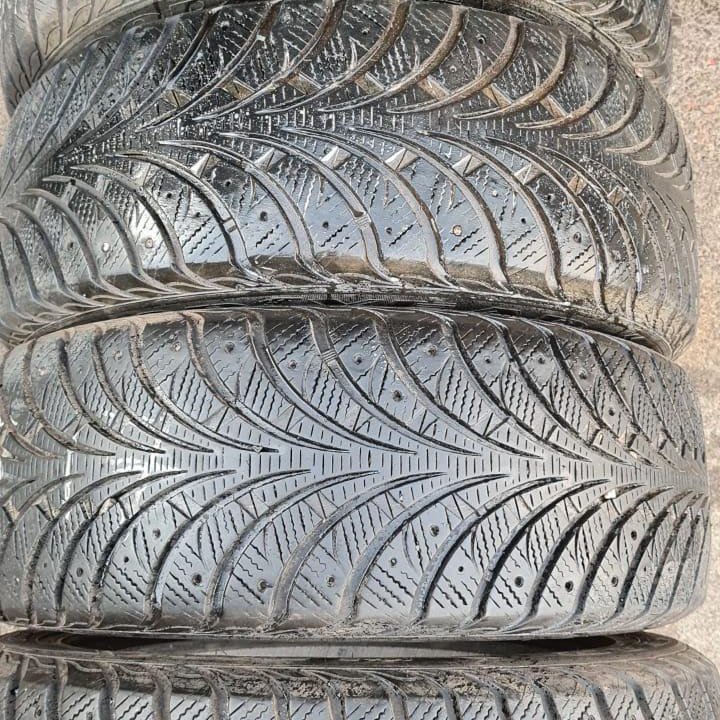 Шины зима липучка Maxxis 215-55R17 4-2-1шт подбор