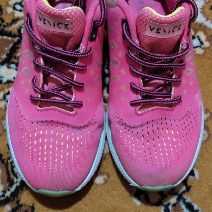 Кроссовки 37р