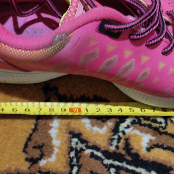 Кроссовки 37р