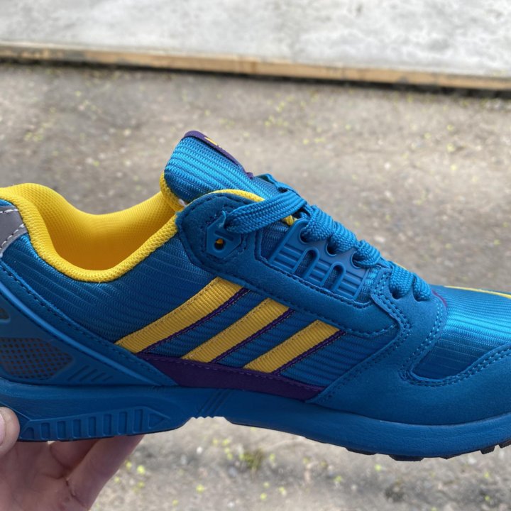 Кроссовки Adidas новые