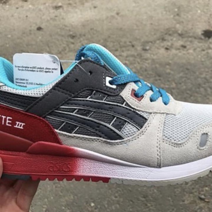 Кроссовки Asics новые