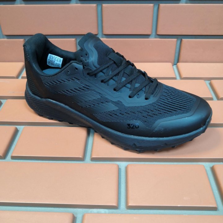 Adidas terrex Black 320