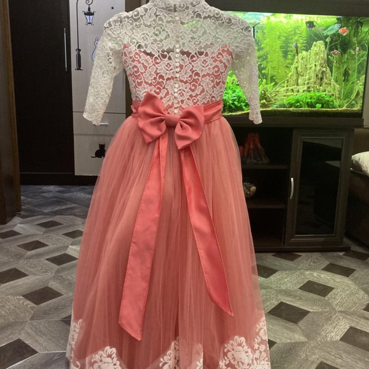 Платье праздничное