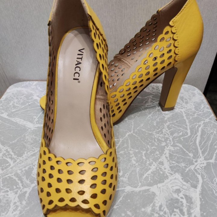 Туфли на каблуке