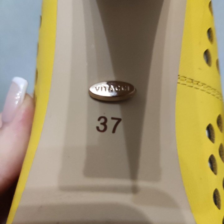 Туфли на каблуке