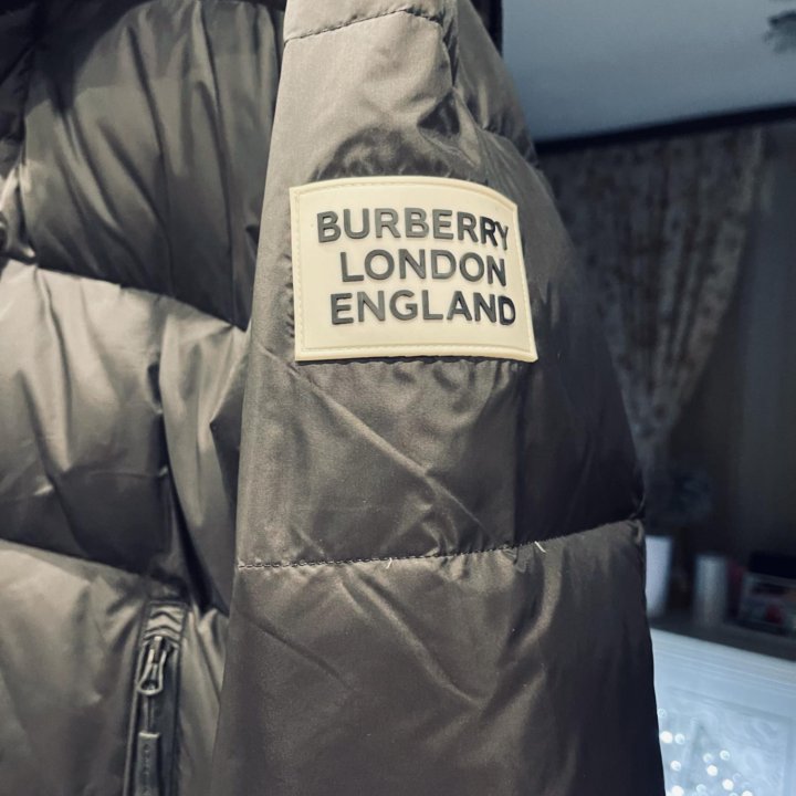 Пуховик жилетка burberry