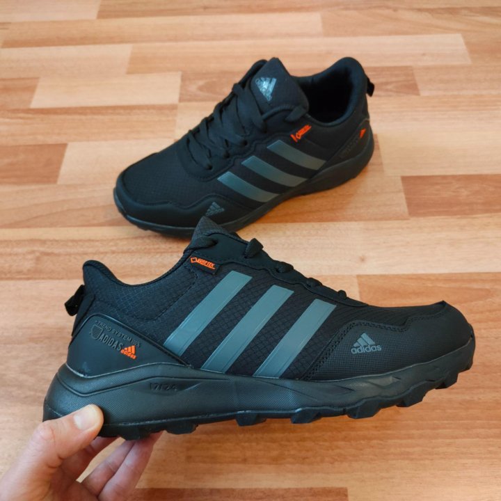 Кроссовки мужские демисезонные Adidas. Новые 43-45