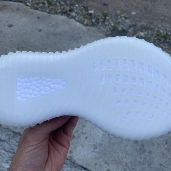 Кроссовки Adidas Yeezy Boost 350 Новые