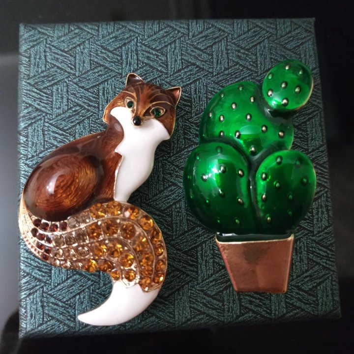 Брошь девочка