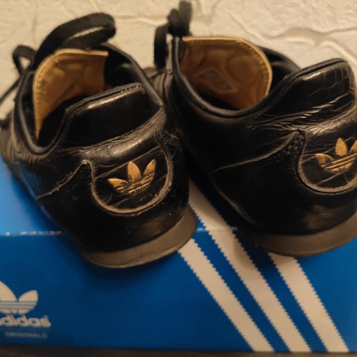 Кроссовки женск. adidas натур. кожа 37 р.