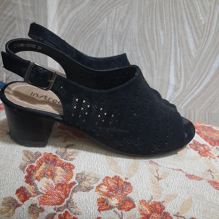 Босоножки р37