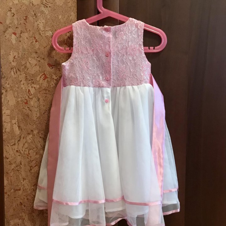 Новое нарядное детское платье