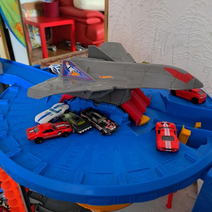 Hot WHeels garage