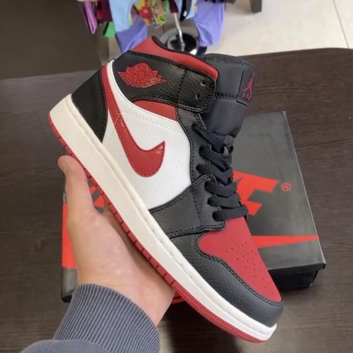 Кроссовки Nike Air Jordan 1