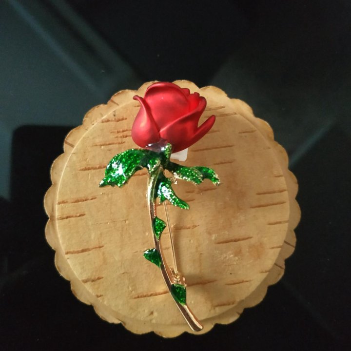 Брошь роза