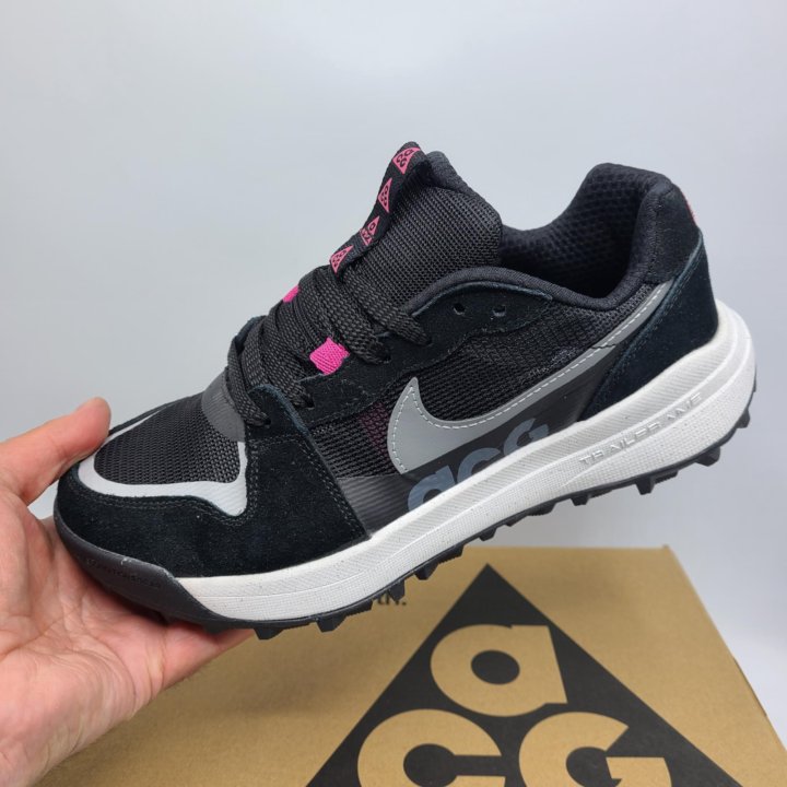 Nike ACG Lowcate